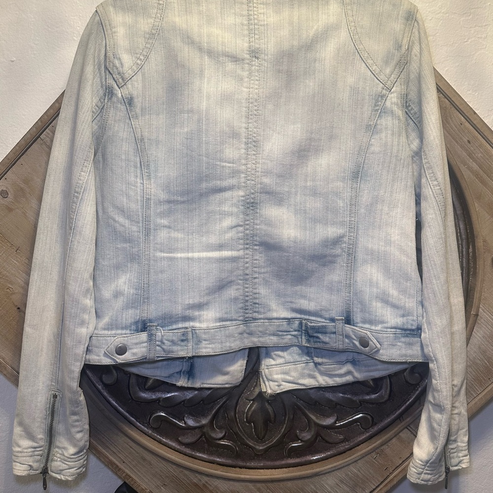 Women's Light Blue Denim Jacket - Picture 3 of 3